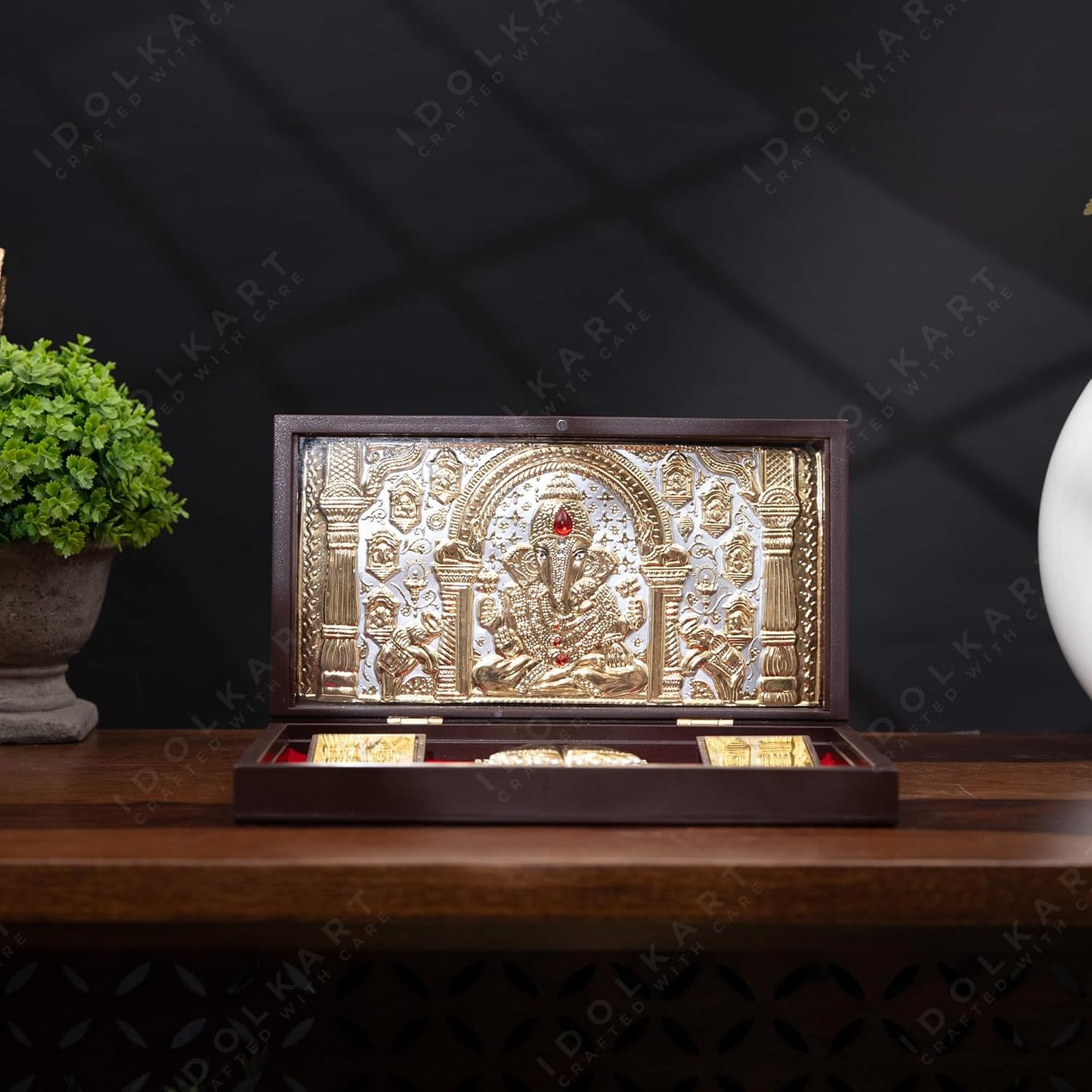 Shree Ganesha Charan Paduka, Pocket Temple